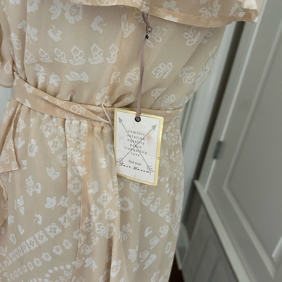 NWT! Fair Haven Women’s Beige&White Paisley Floral High Low Ruffled Dress Sz S - Picture 6 of 11